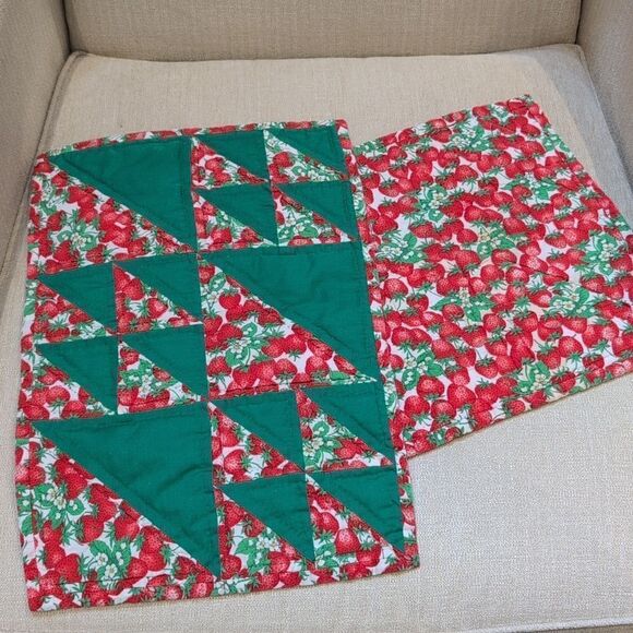 Vintage Hand Stitched Quilted Strawberry Placemats Set of 4 - Picture 10 of 12